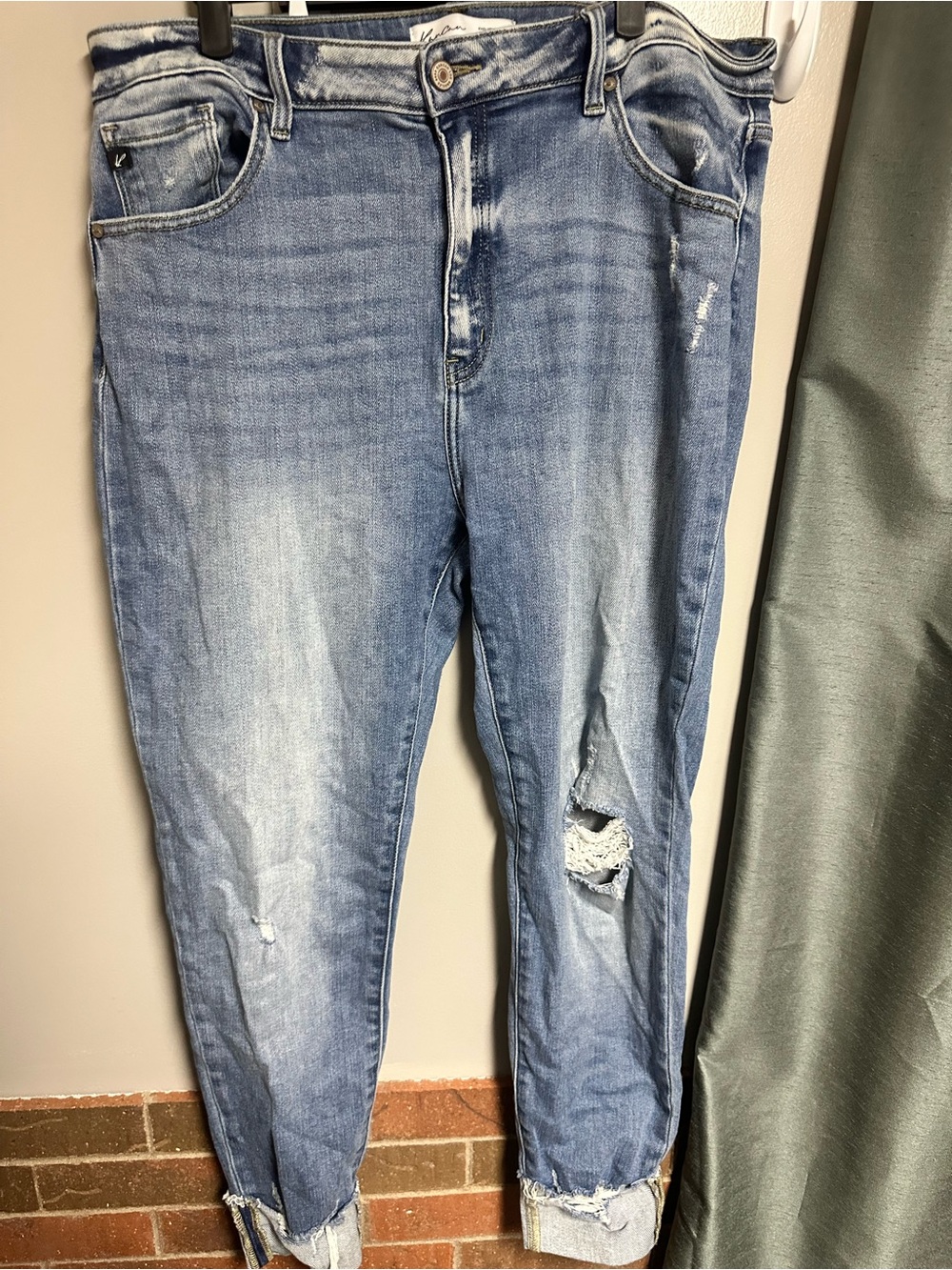 KanCan Light Blue Distressed Cropped Jeans